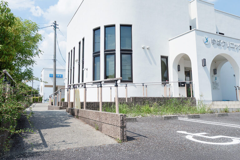 駐車場も完備しバリアフリーに対応